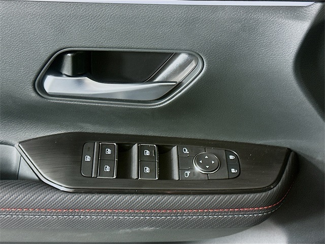 2025 Nissan Kicks SR photo 17
