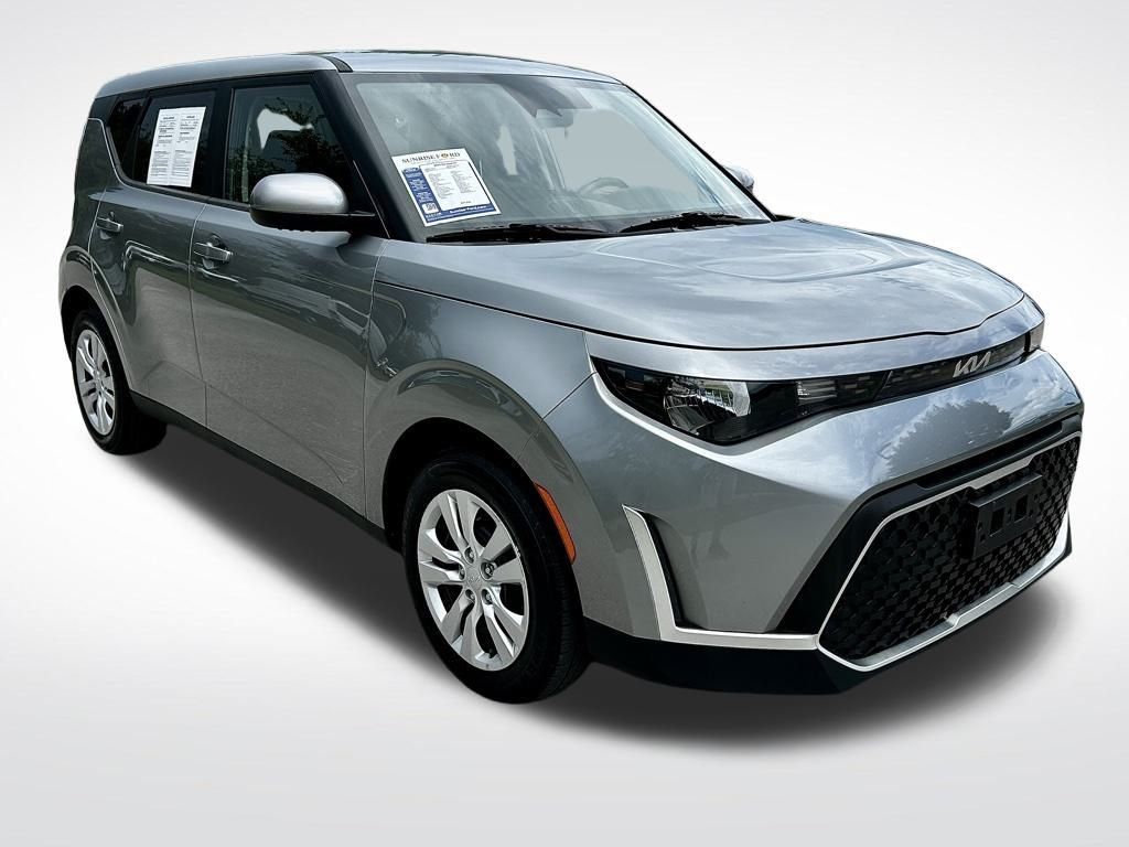 2023 Kia Soul LX photo 2