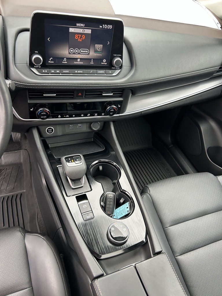 2023 Nissan Rogue SV photo 18