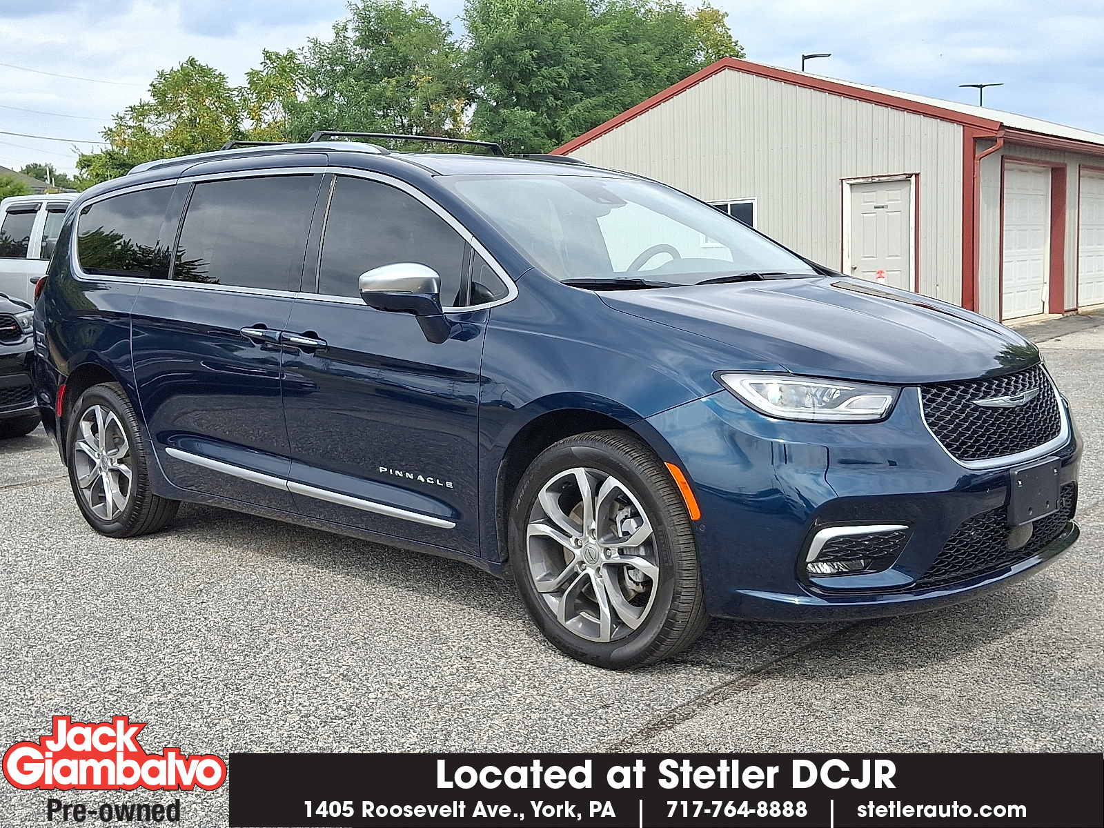 2022 Chrysler Pacifica Pinnacle's photo