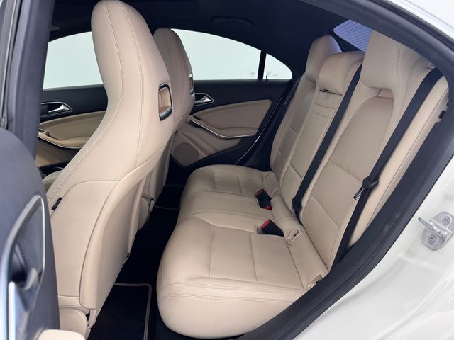2017 Mercedes Benz CLA 250 photo 18