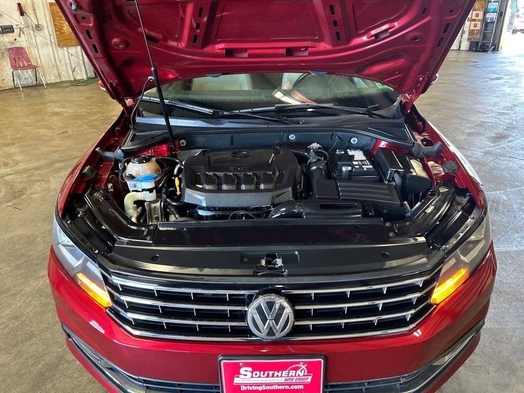2019 Volkswagen Passat 2.0T Wolfsburg Edition photo 10