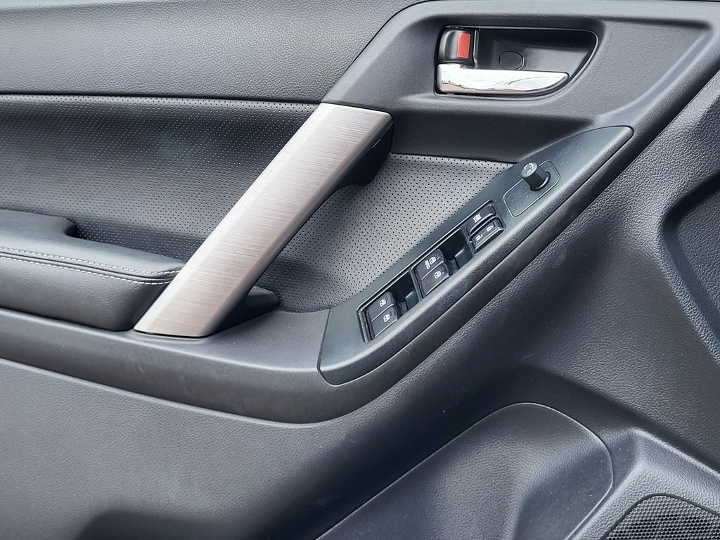 2016 Subaru Forester 2.0XT Premium photo 16