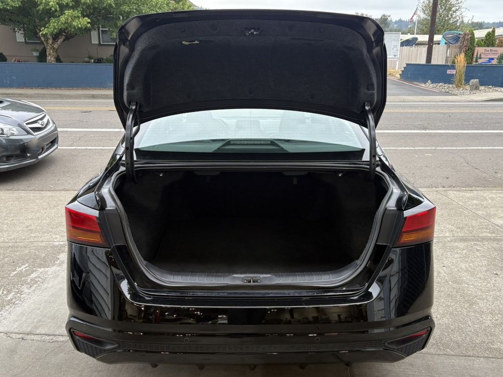 2024 Nissan Altima 2.5 SV photo 9