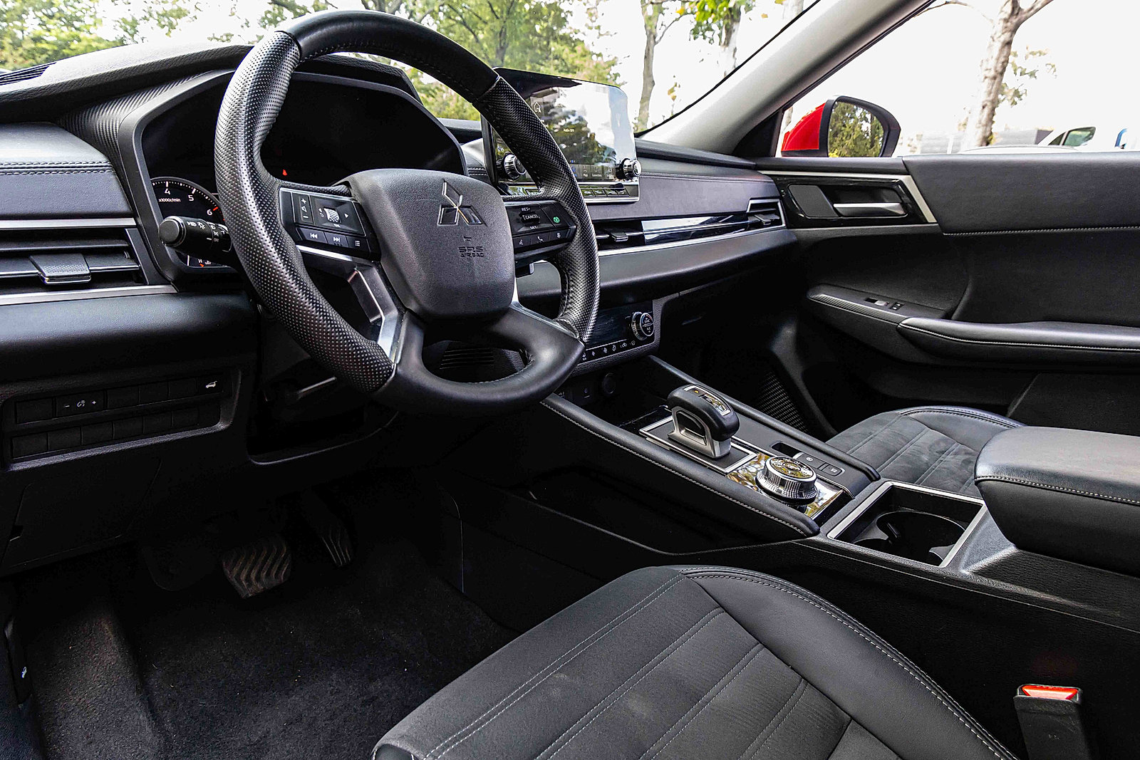 2024 Mitsubishi Outlander SE photo 7