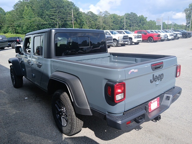2025 Jeep Gladiator Sport S photo 2