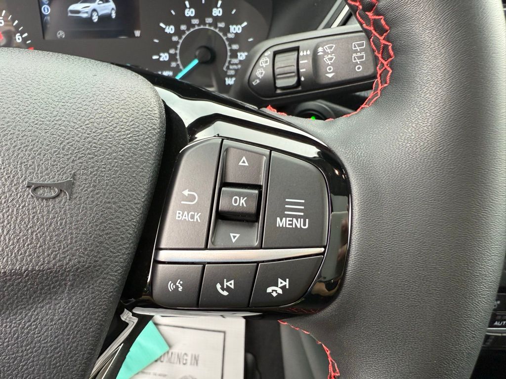 2022 Ford Escape SEL photo 16