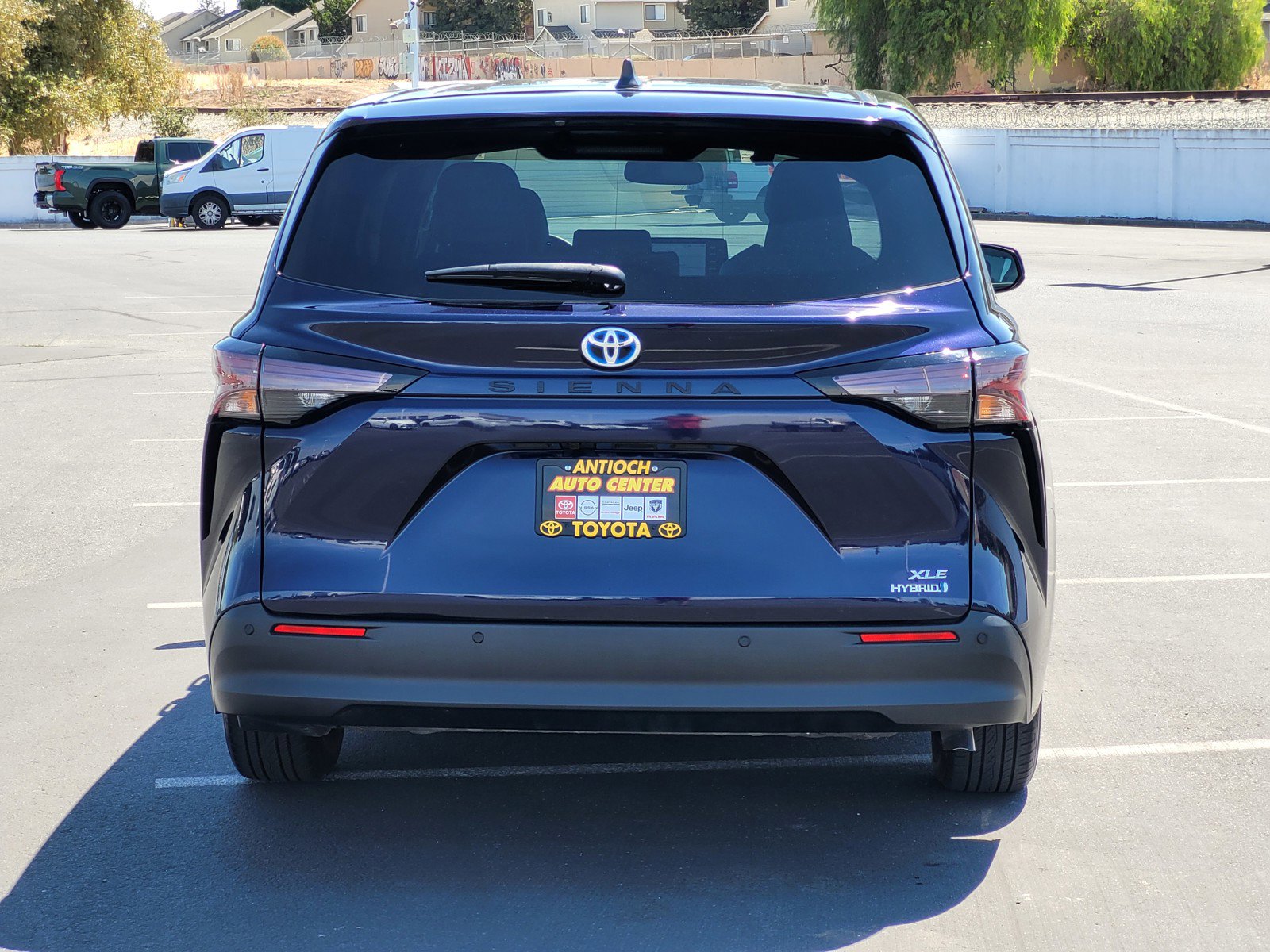 2023 Toyota Sienna XLE photo 5