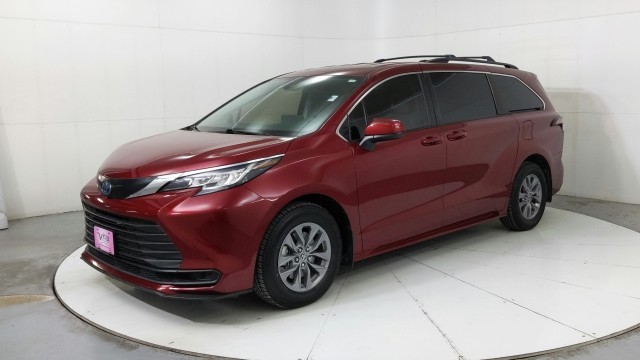 2022 Toyota Sienna LE