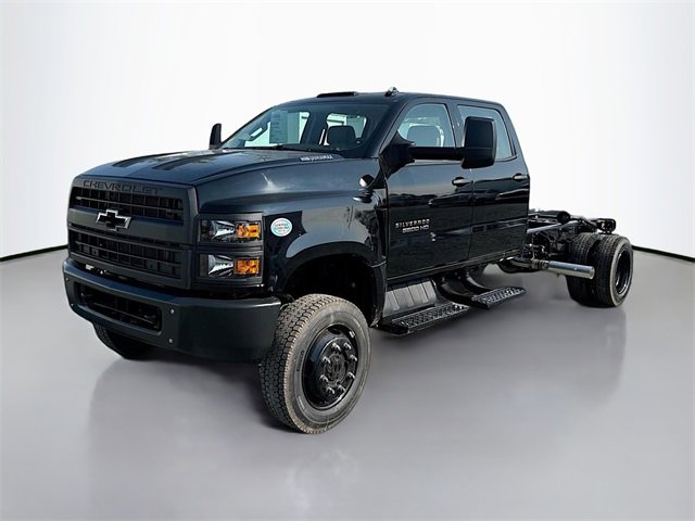2024 Chevrolet Silverado 5500HD Work Truck photo 3