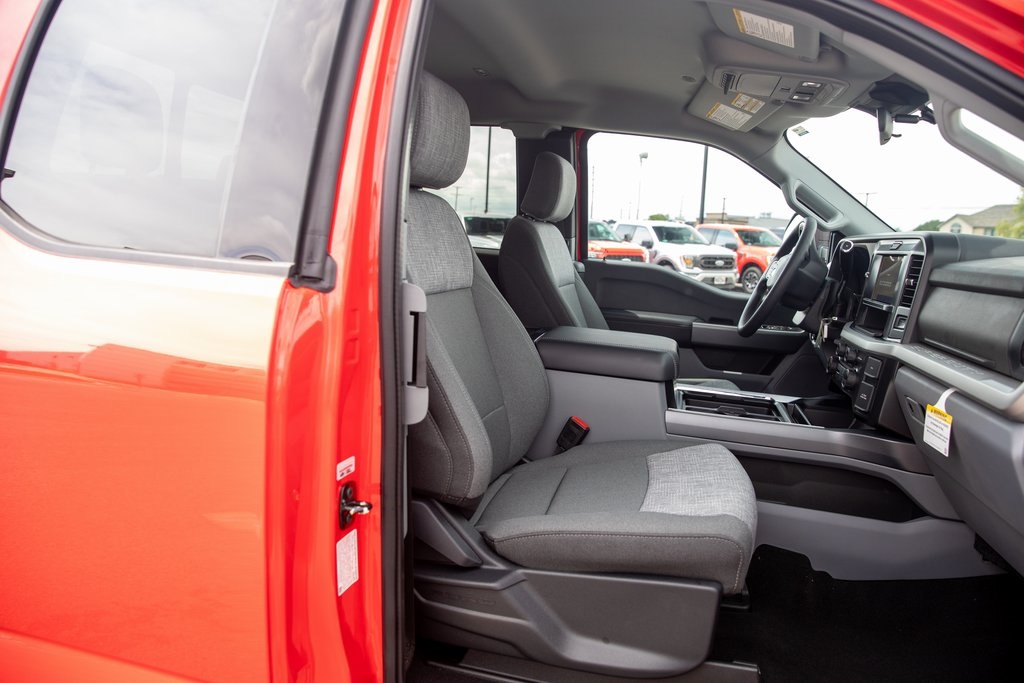 2025 Ford F-350 XLT photo 25