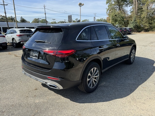 2026 Mercedes Benz GLC 300 4MATIC photo 2