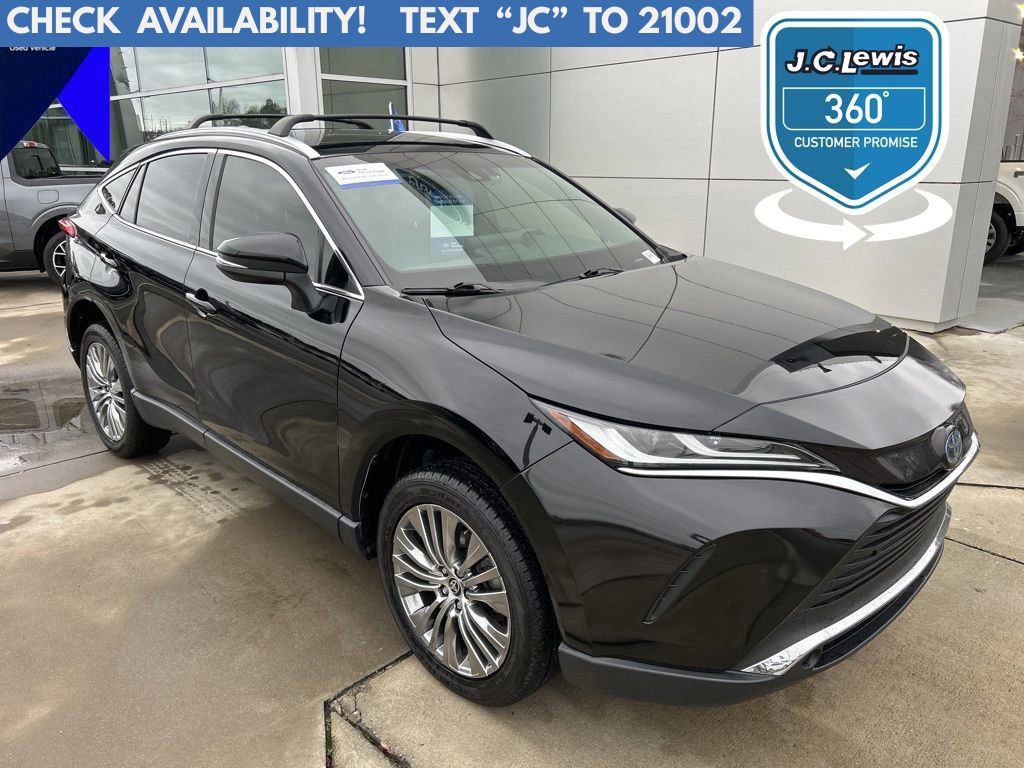 2022 Toyota Venza XLE's photo