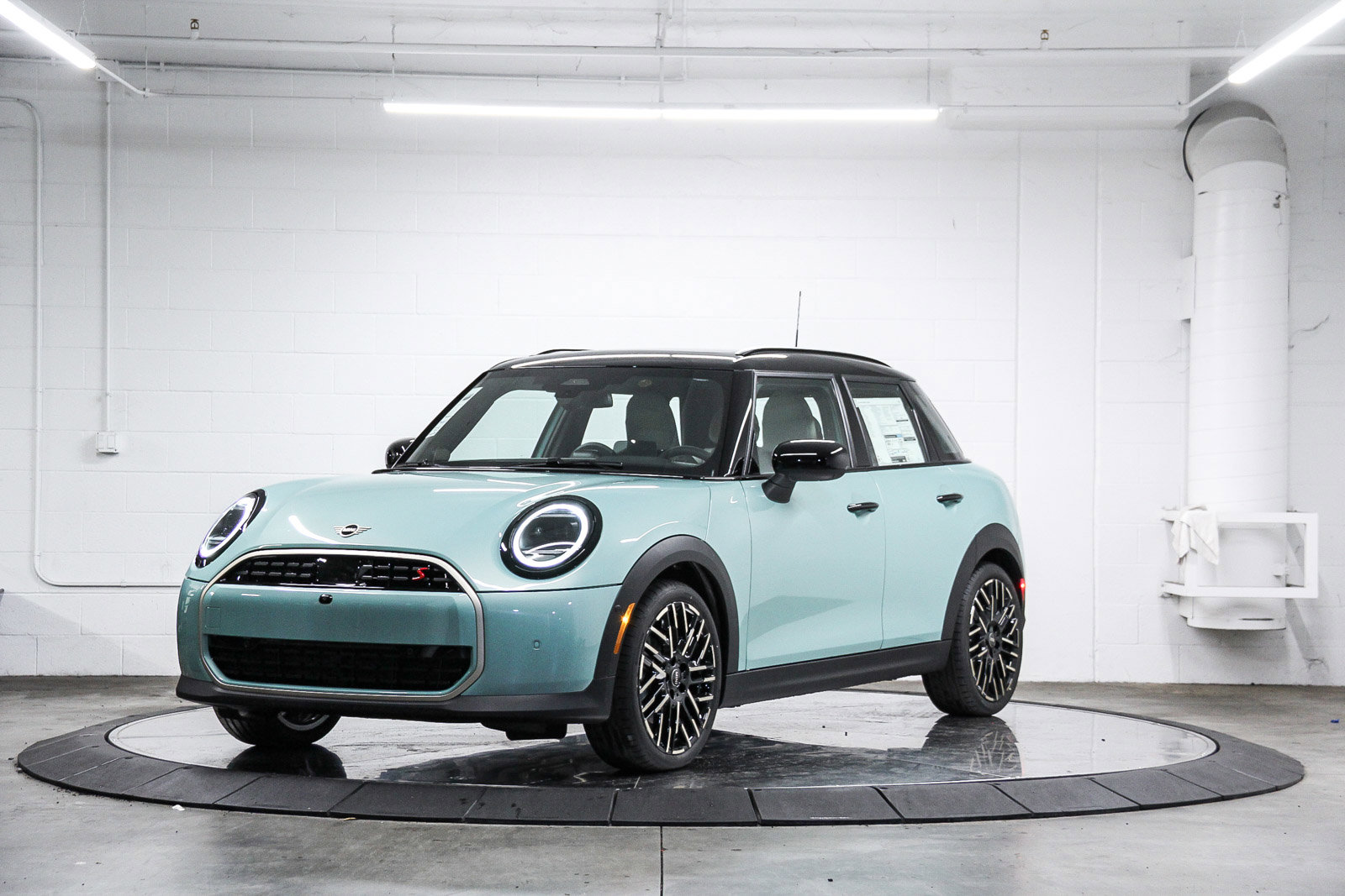 2026 Mini Cooper Hardtop S 4 Door Iconic photo 3