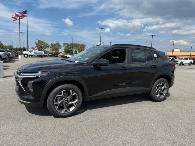 2025 Chevrolet Trax LT photo 3