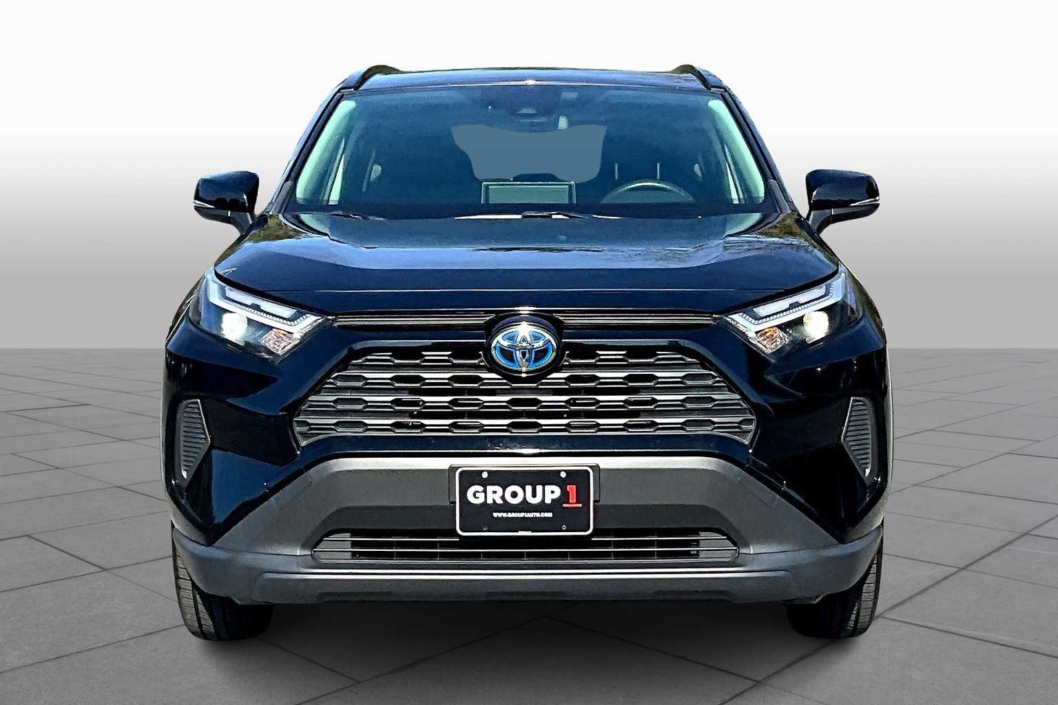 2022 Toyota RAV4 Hybrid XLE photo 3