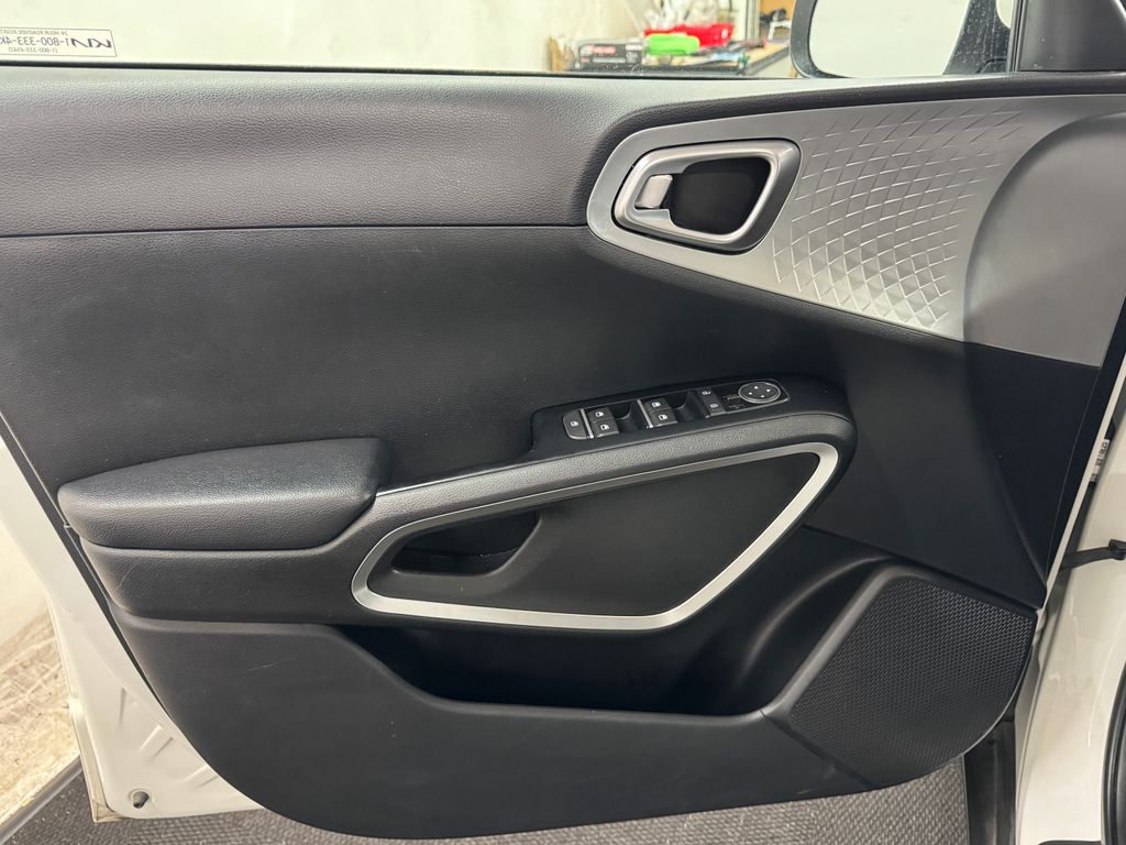 2023 Kia Soul LX photo 12