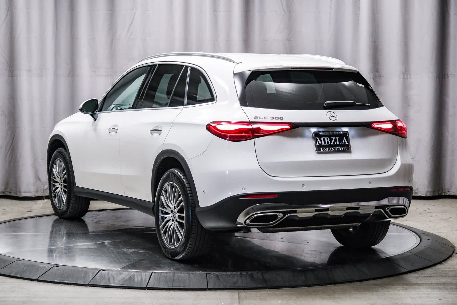 2025 Mercedes Benz GLC 300 photo 2