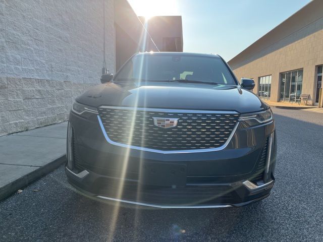 2022 Cadillac XT6 Luxury photo 2