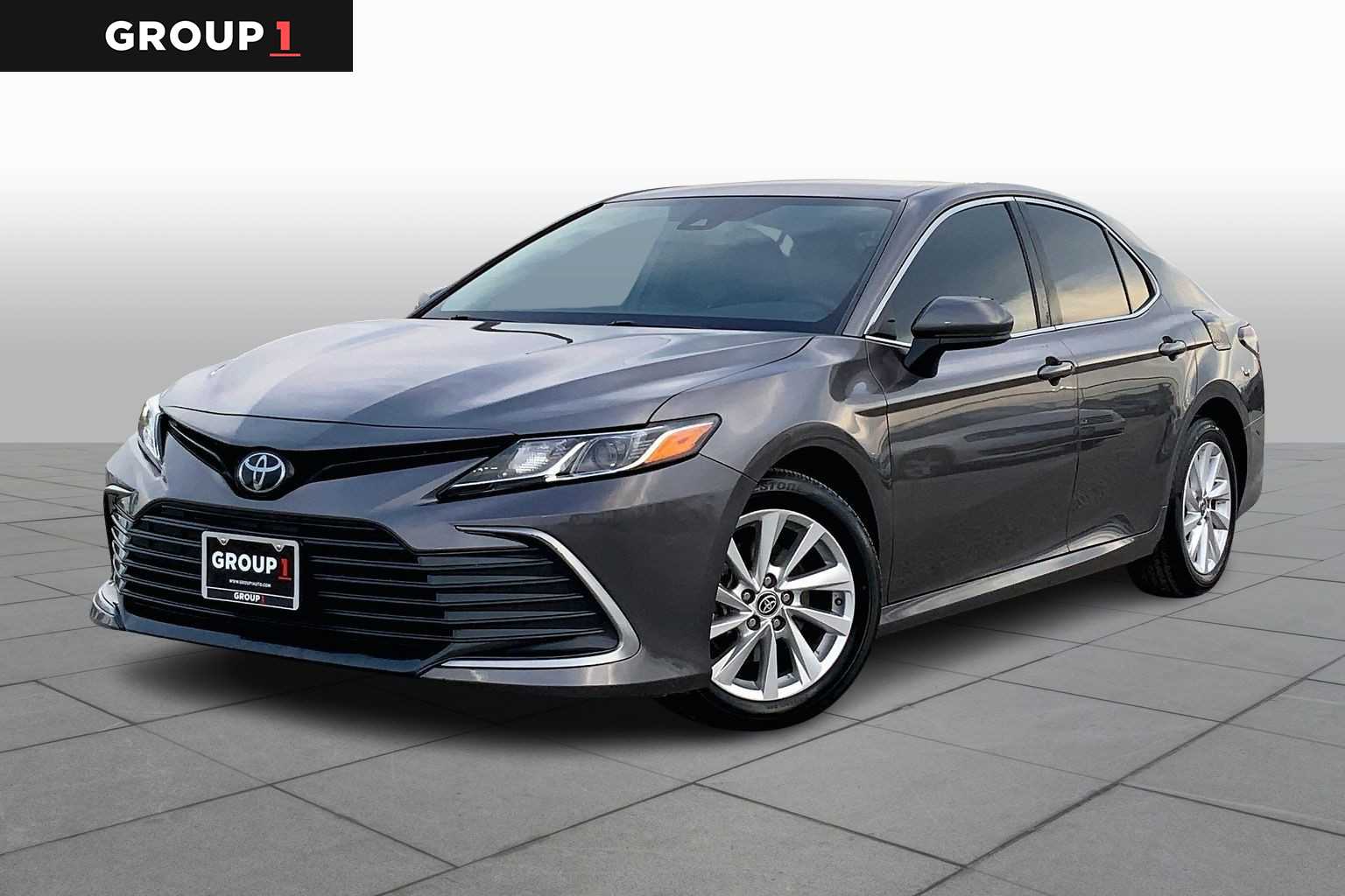 2023 Toyota Camry LE's photo