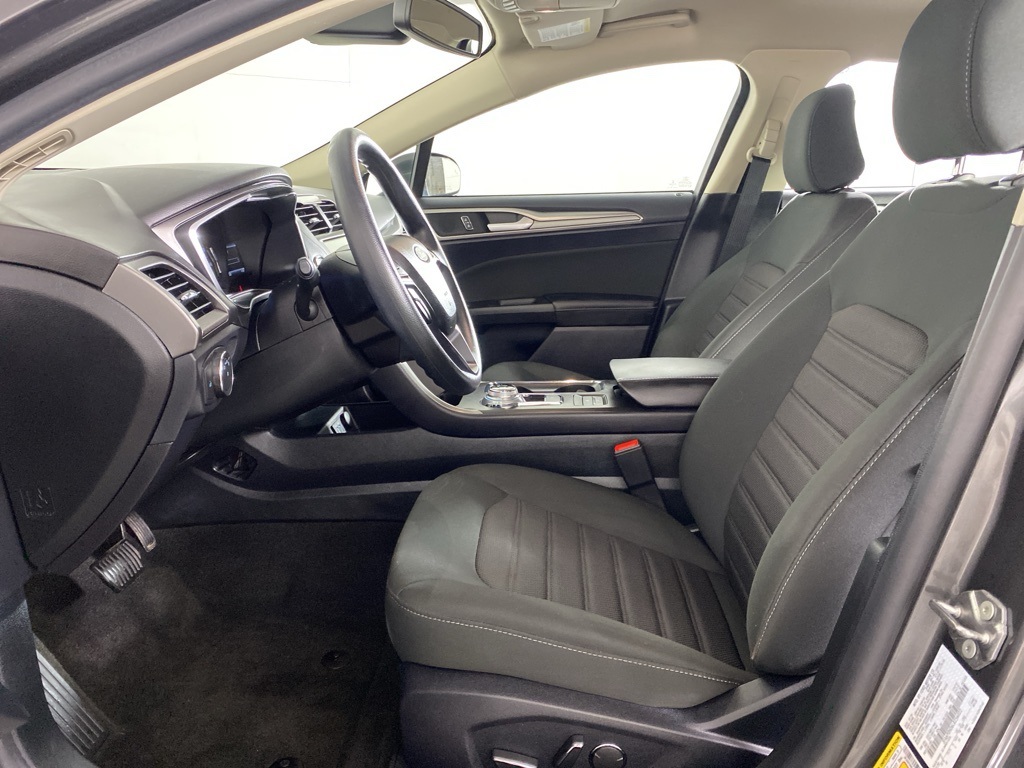 2020 Ford Fusion SE photo 13