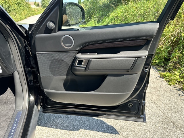 2025 Land Rover Discovery SE photo 16
