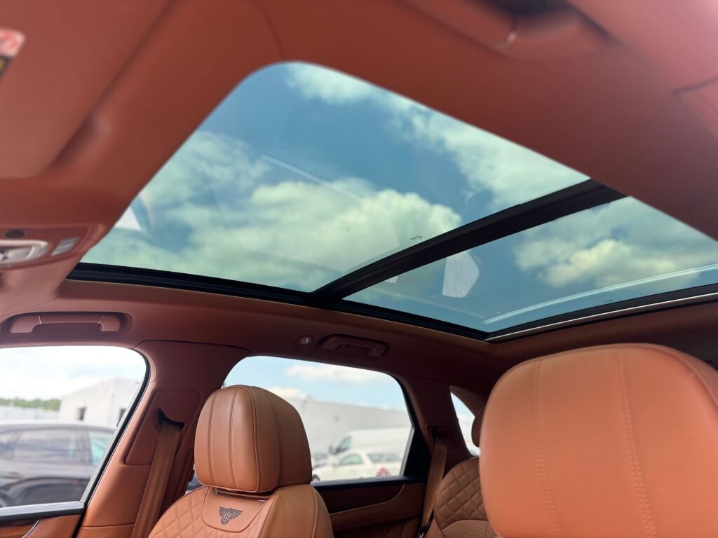 2019 Bentley Bentayga V8 photo 20