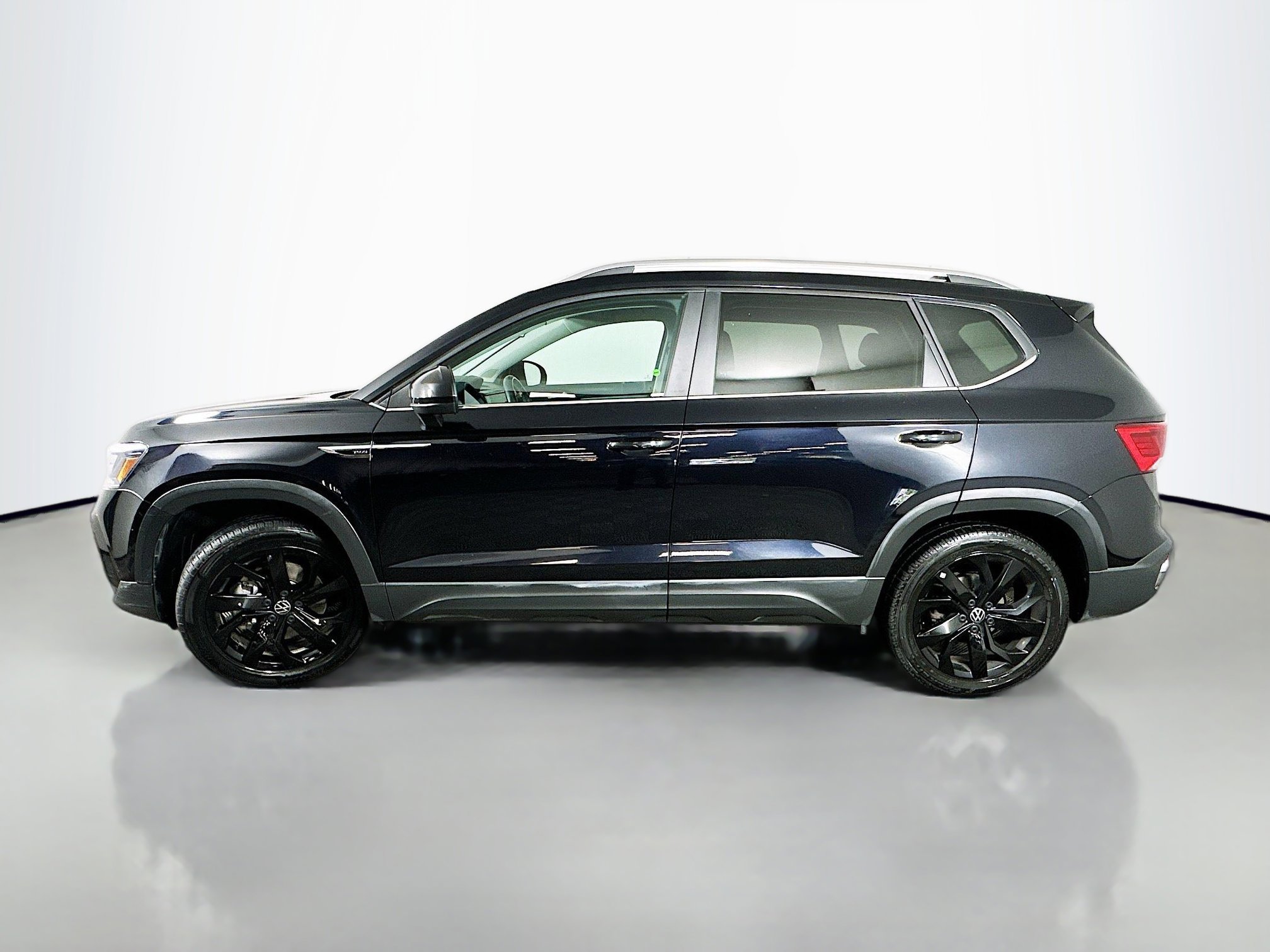 2022 Volkswagen Taos SE photo 4
