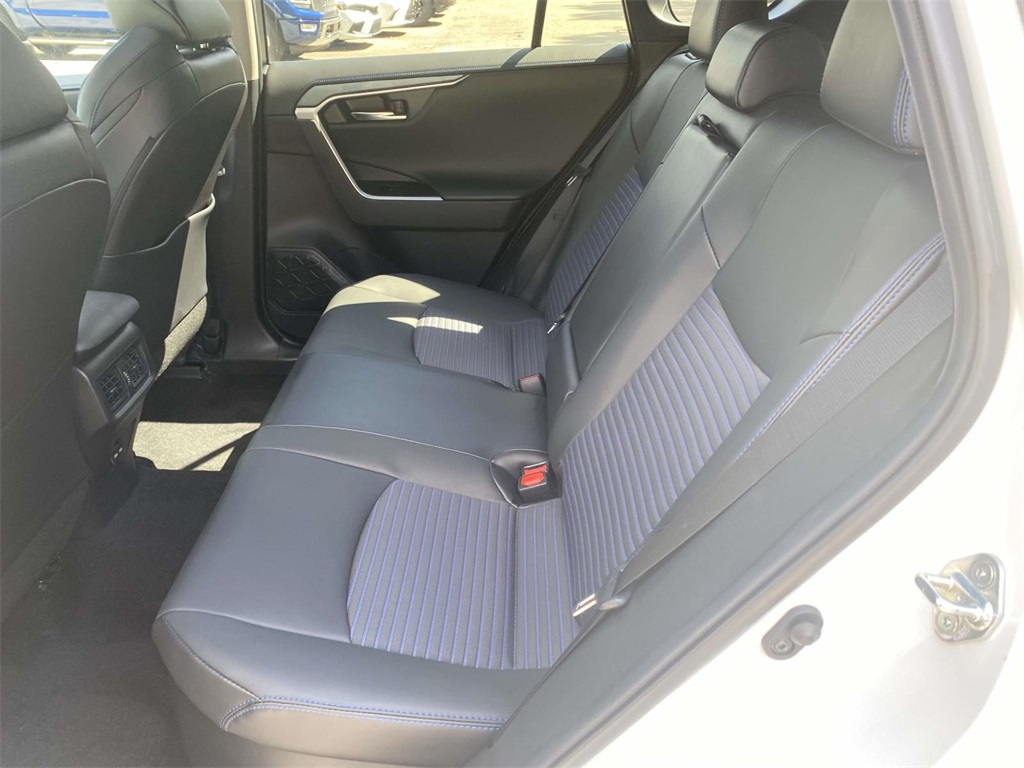 2022 Toyota RAV4 Hybrid XSE photo 6