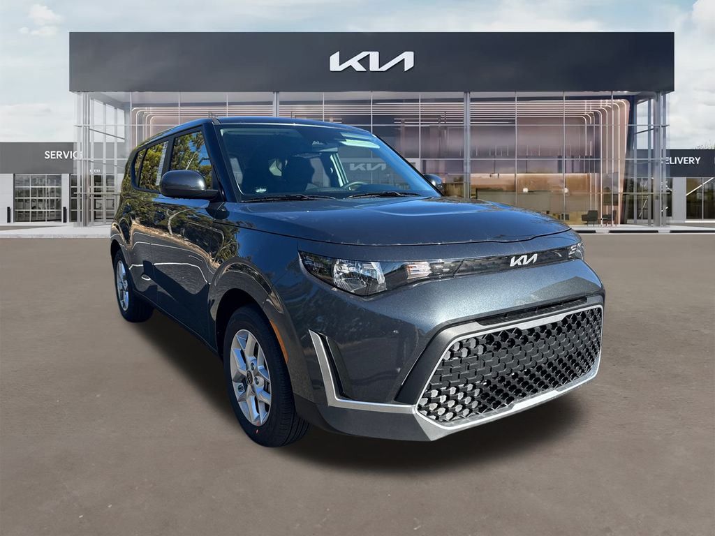 2025 Kia Soul LX's photo