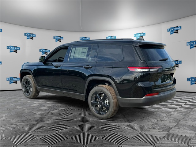 2025 Jeep Grand Cherokee Limited photo 2