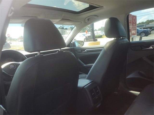2020 Volkswagen Passat 2.0T R-Line photo 10