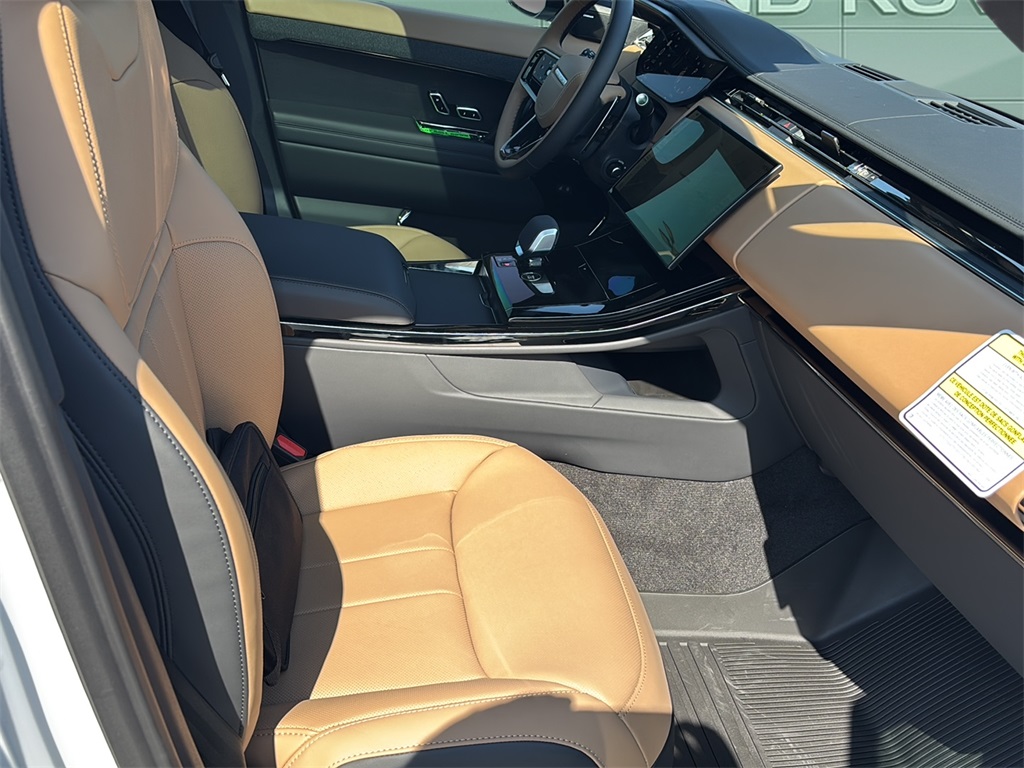 2025 Land Rover Range Rover Sport SE photo 7