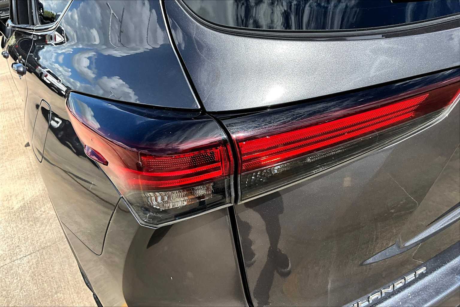 2024 Toyota Highlander LE photo 26