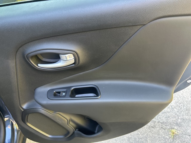 2023 Jeep Renegade Latitude Upland photo 15
