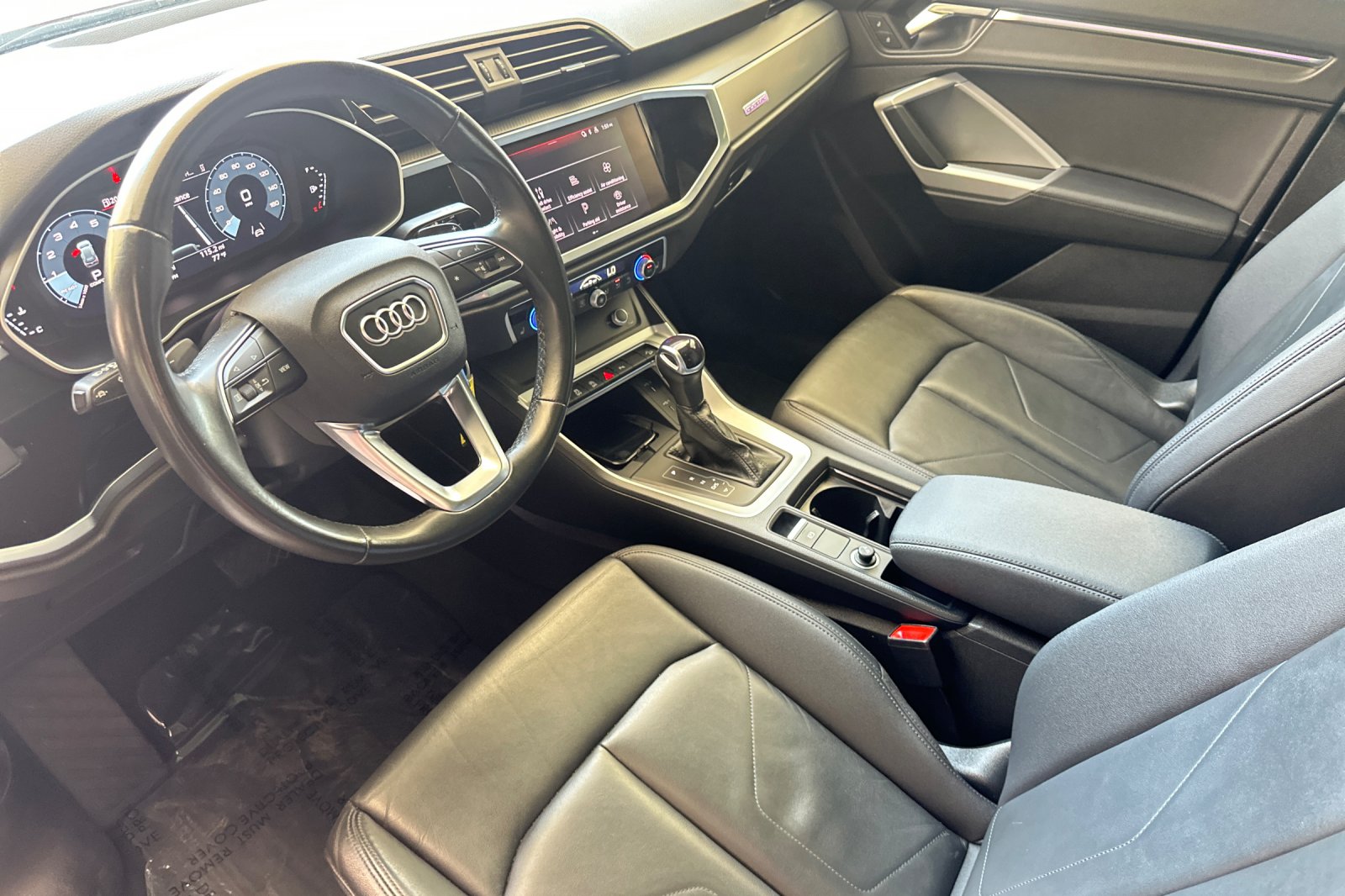 2022 Audi Q3 S line Premium Plus photo 9