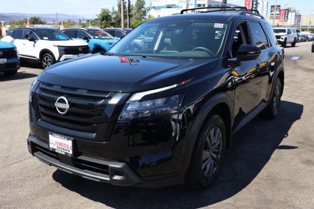 2025 Nissan Pathfinder SV photo 7