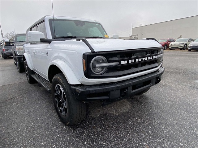 2022 Ford Bronco 4-Door Outer Banks's photo