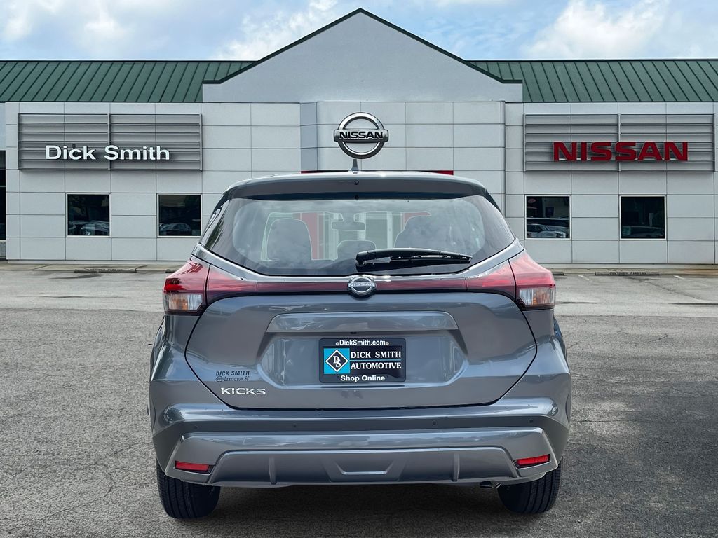 2025 Nissan Kicks Play S photo 3