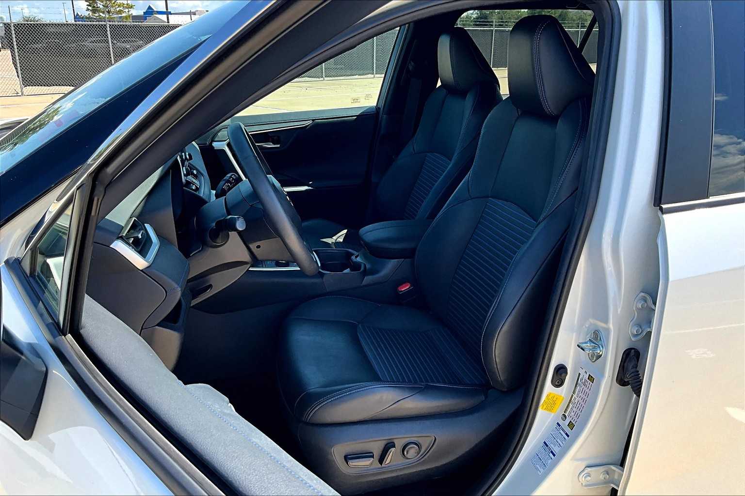 2021 Toyota RAV4 Hybrid XSE photo 7