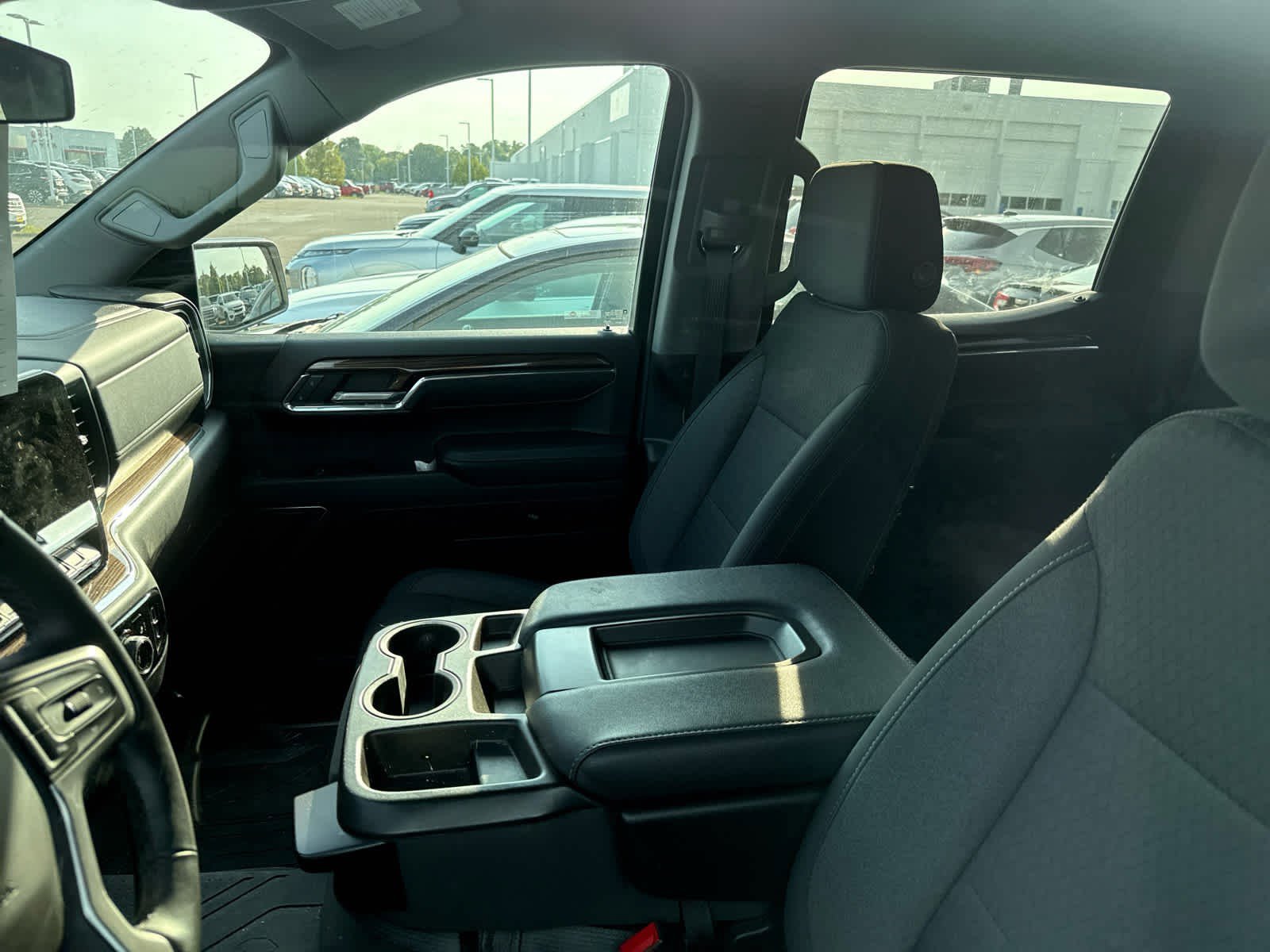 2023 Chevrolet Silverado LT photo 4