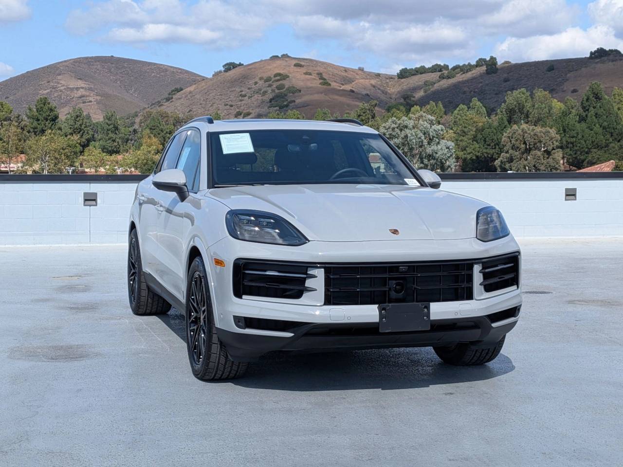 2025 Porsche Cayenne Base photo 6