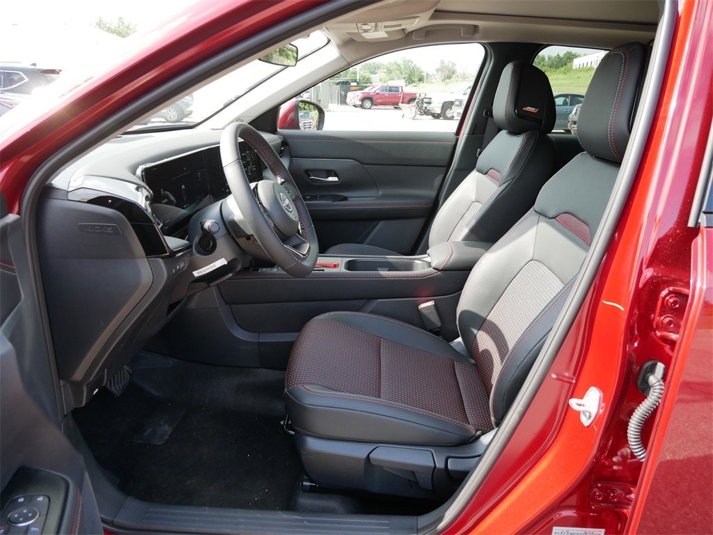 2025 Nissan Kicks SR photo 6