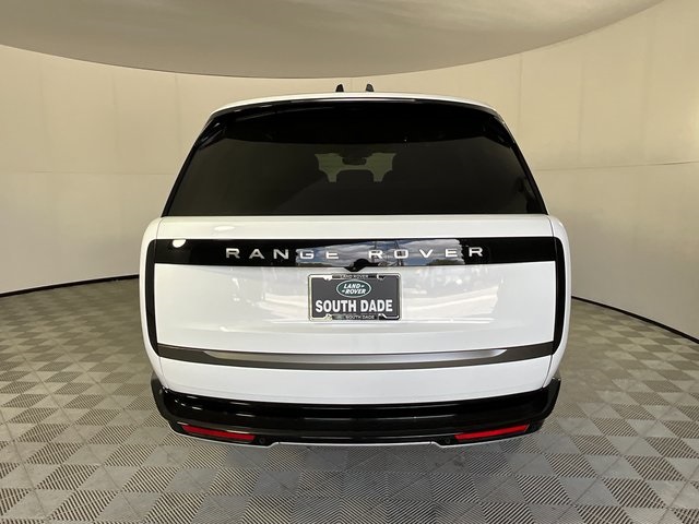 2025 Land Rover Range Rover SE photo 3