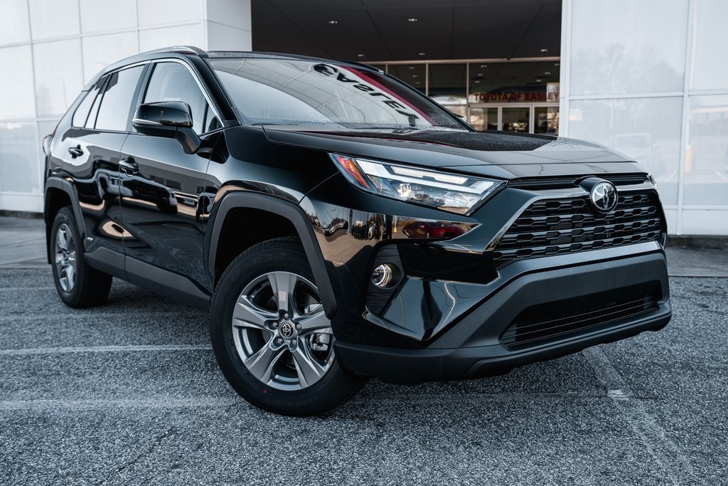 2025 Toyota RAV4 XLE's photo