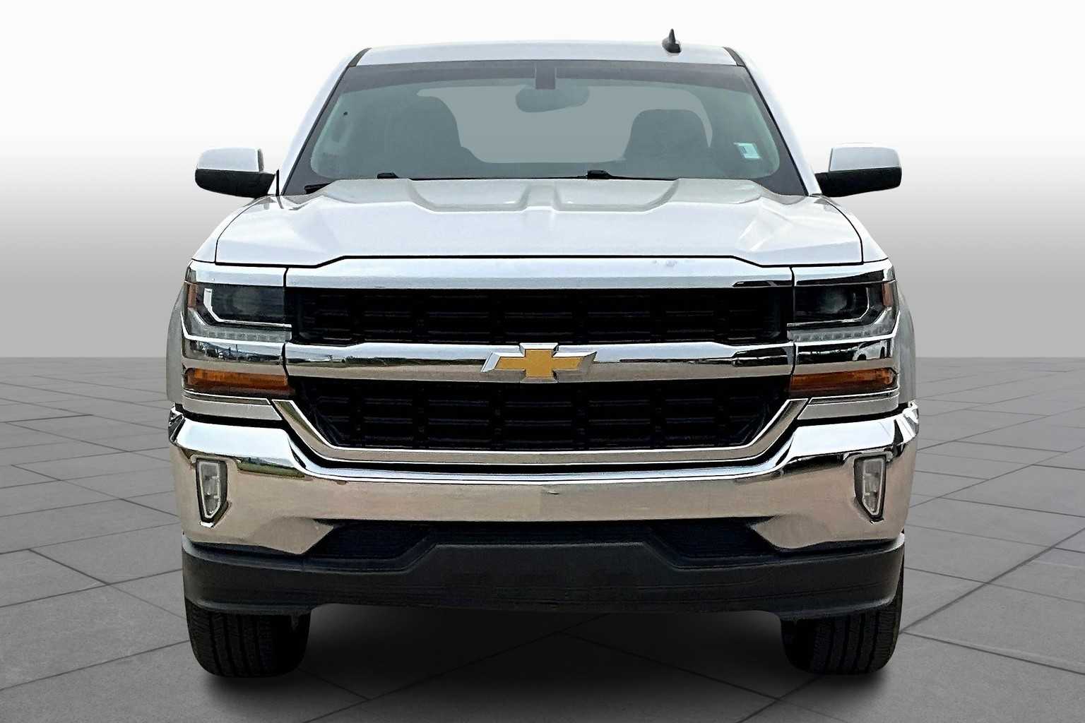 2018 Chevrolet Silverado 1500 LT photo 3