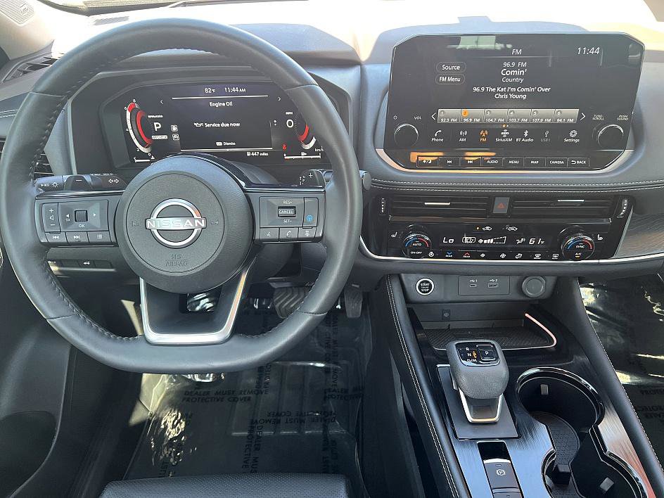 2023 Nissan Rogue Platinum photo 16