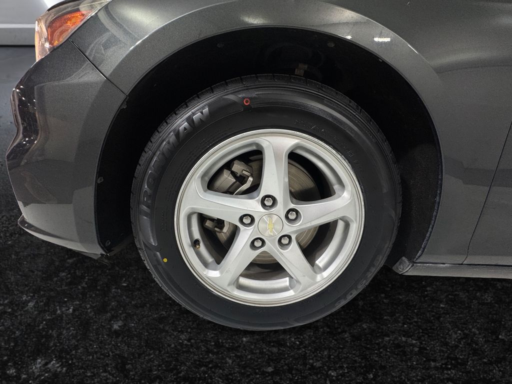 2018 Chevrolet Malibu LS photo 26