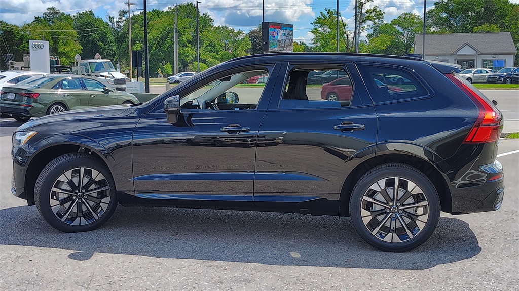 2026 Volvo XC60 B5 Plus photo 5