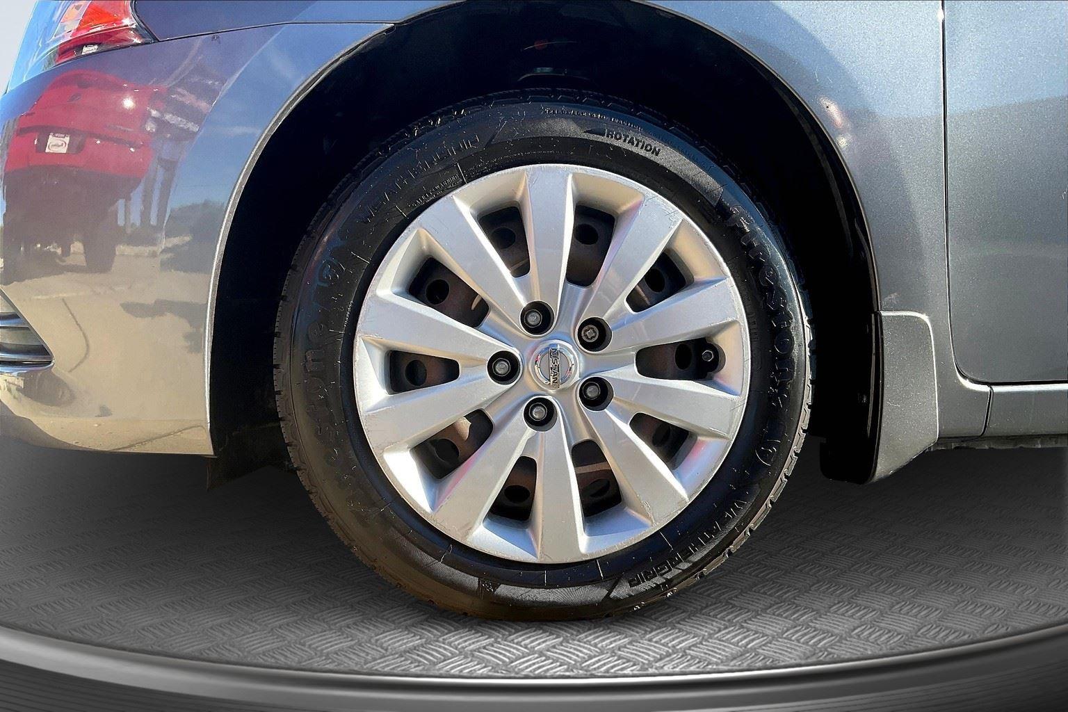 2015 Nissan Sentra SV photo 8